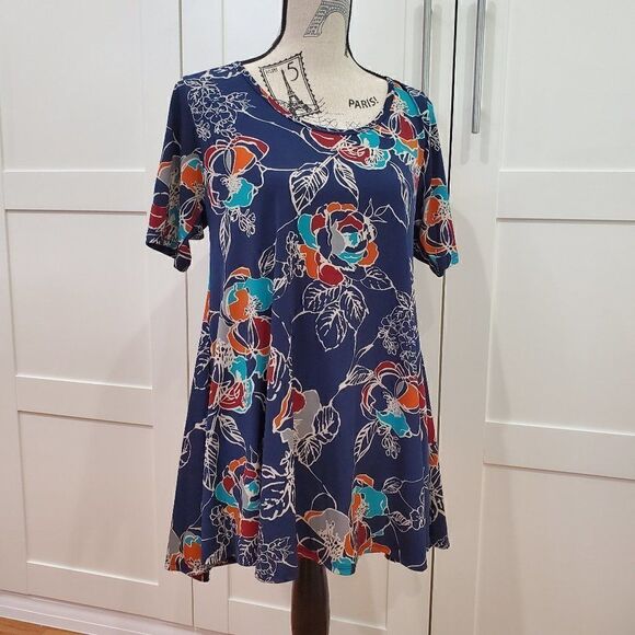LuLaRoe Tops - LULAROE Womens Multicolor Rose Short Sleeve Tunic
